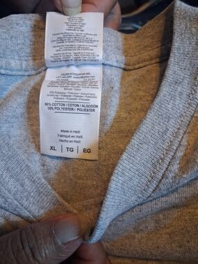 Gildan Men’s Light Heather Gray Crewneck Sweatshirt